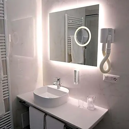 Adagio Salentino Couette-café 4*
